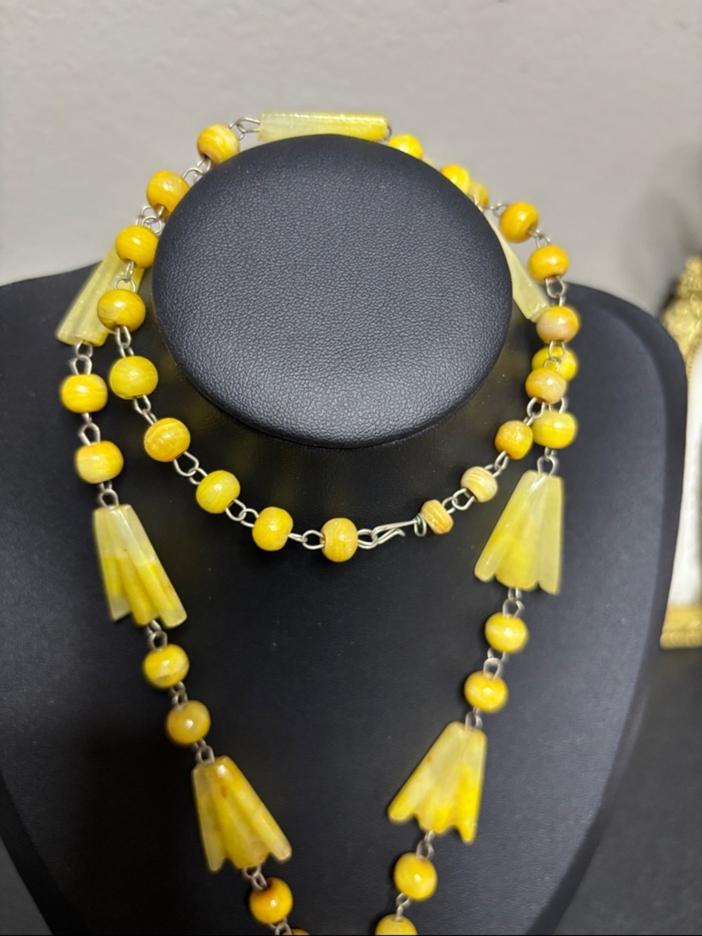 VINTAGE Carved YELLOW ONYX Stone Bead Necklace Aztec Mayan Face Pendant - Picture 3 of 13